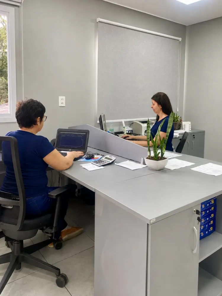 Equipe no escritório da Rotiplast